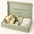 Soft Pause bouquet in its sage Notable box
